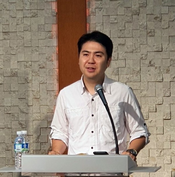 취임인사를 하는 하다니엘 목사(사자교회)