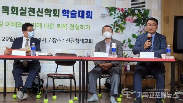 논찬하는 양권순 박사(사진 가장 우측)