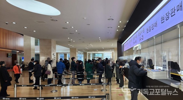 션윈 공연 관람객들. 해오름극장 1221석 거의 전석이 매진 중이다.