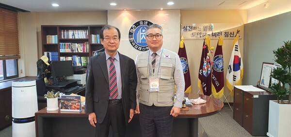 침신대 피영민 총장과 김주원 목사(전 침신대 겸임교수)