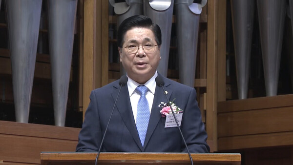 대회사를 전하는 이영훈 목사